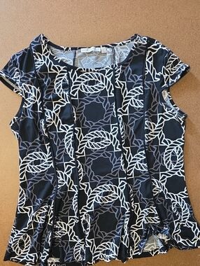 Women’s Black and White Printed Short Sleeve Top